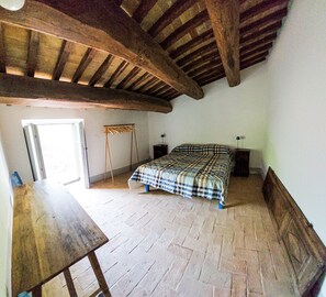 Desk, WiFi, bed sheets - Dimora Il Gello - In the heart of Val D'Orcia (Radicofani)
