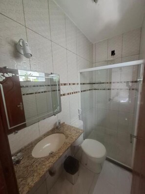 Phòng đơn Superior, quang cảnh vườn | Phòng tắm | Khăn tắm, xà phòng, dầu gội, giấy vệ sinh 