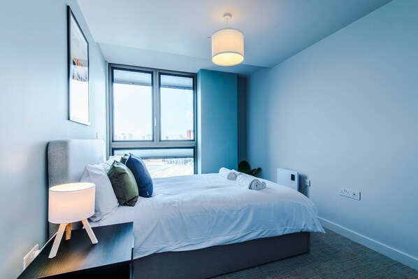 1 bedroom, iron/ironing board, Internet, bed sheets - 1BDR Old Trafford View Rooftop Terrace (Stretford)
