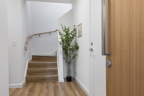 Apartment | Reception - Stylish 3-bed Townhouse Near City Fringe (Adelaide)