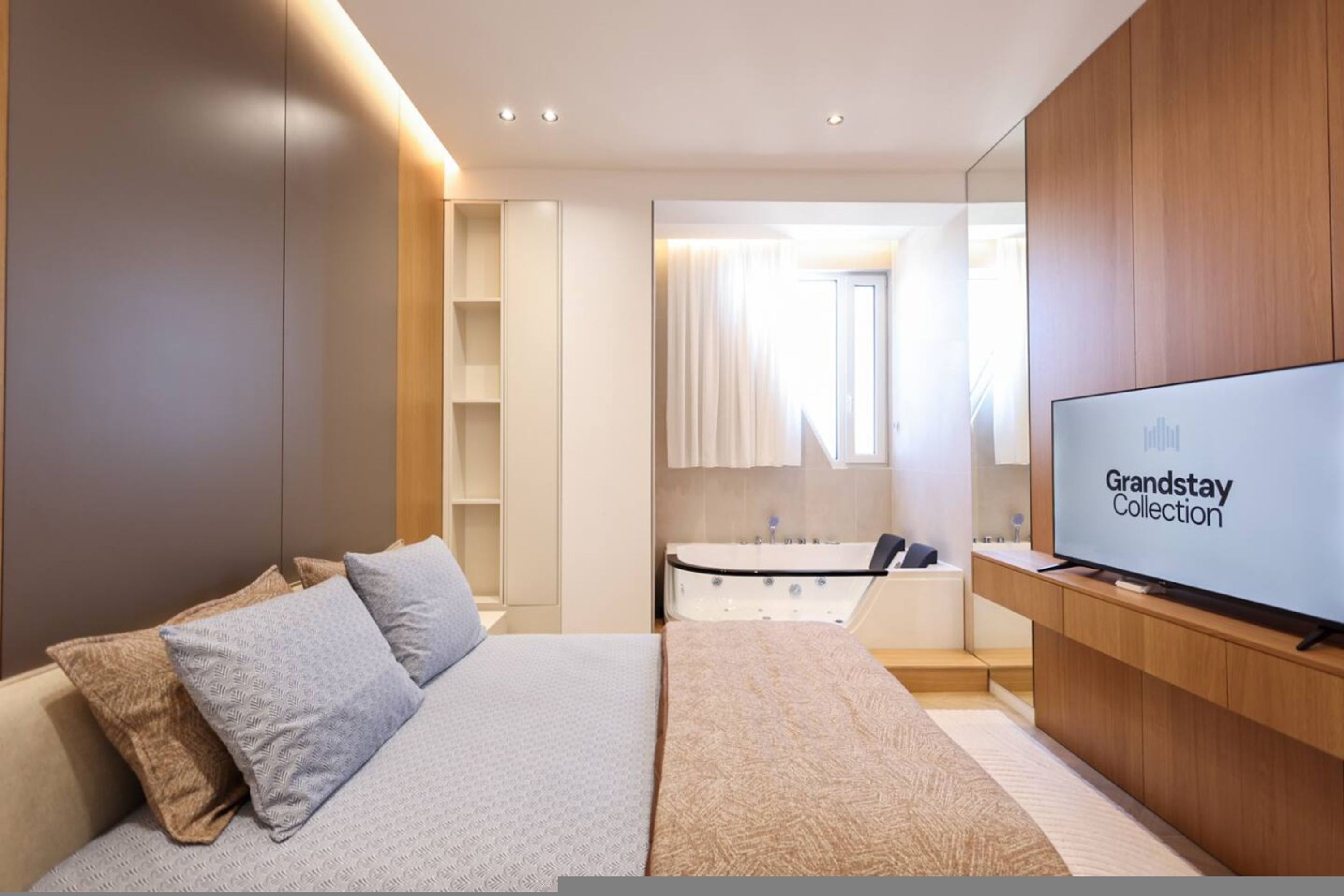 Escritorio, wifi gratis, ropa de cama