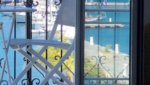 A balcony with a view of a marina and mountains. - Calvi plage T3 (Calvi)
