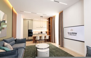 TV, offices - Grandstay Sea Penthouse 01 (Durrës)