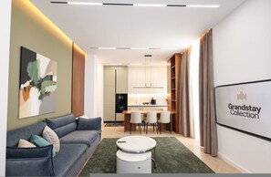 TV, offices - Grandstay Sea Penthouse 01 (Durrës)