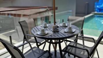 Tempat makan luar