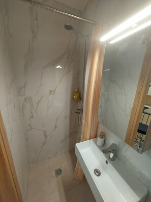 Shower, hair dryer, towels - Platanos Studio Old town Rethymno (Rethimno)