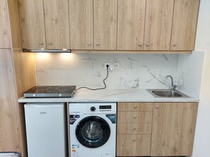 Fridge, cookware/dishes/utensils - Platanos Studio Old town Rethymno (Rethimno)