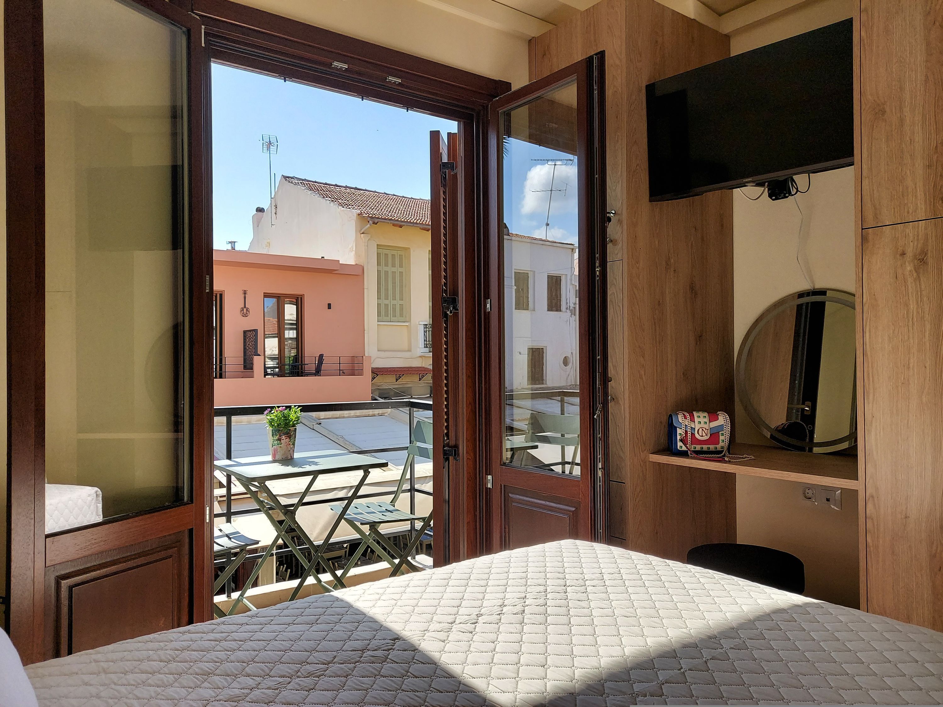 Free WiFi, bed sheets