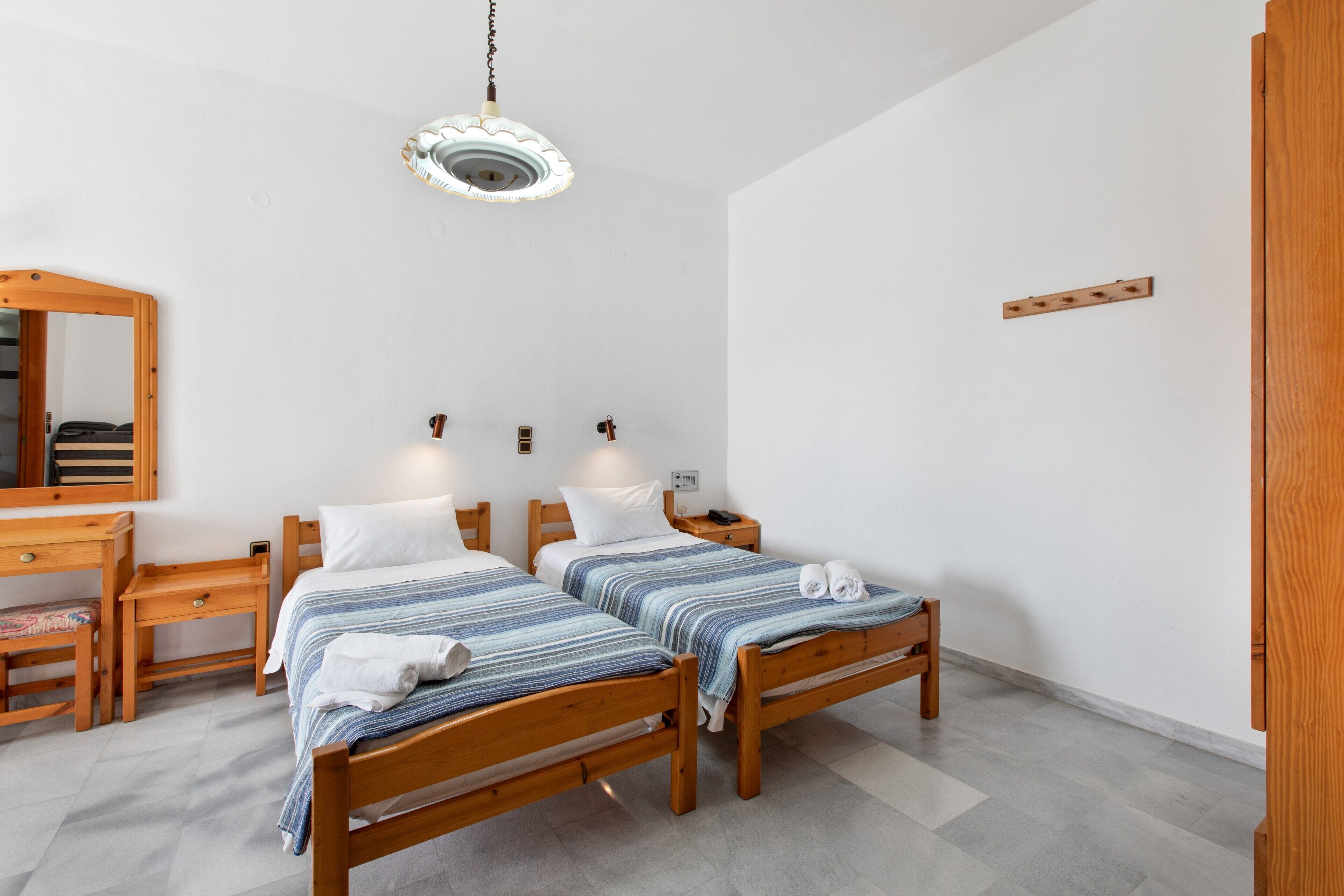 WiFi, bed sheets