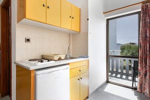 Fridge, stovetop, dishwasher, coffee/tea maker - Studio Apartment 'Popi  with Extra Bed' with Mountain View, Wi-Fi and Air Conditioning (Agia Marina)