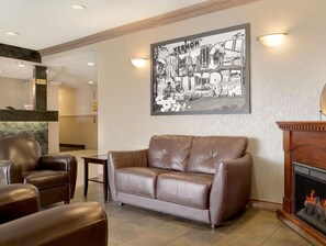 Lobby - Super 8 by Wyndham Vernon (Vernon)