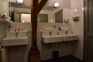 Appartement, 2 chambres, vue jardin | Salle de bain
