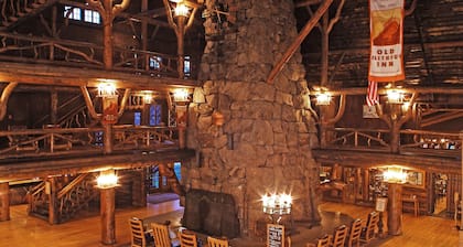 Old Faithful Inn