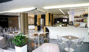Bar (en el alojamiento)