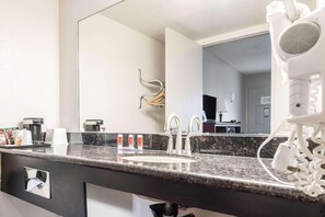 Room - Econo Lodge Near Bellevue Square (Renton)