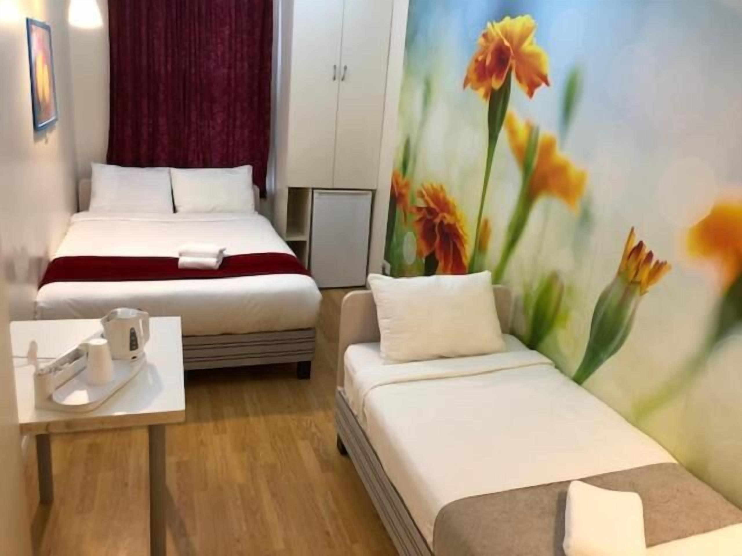 Classic Triple Room | Desk, free WiFi