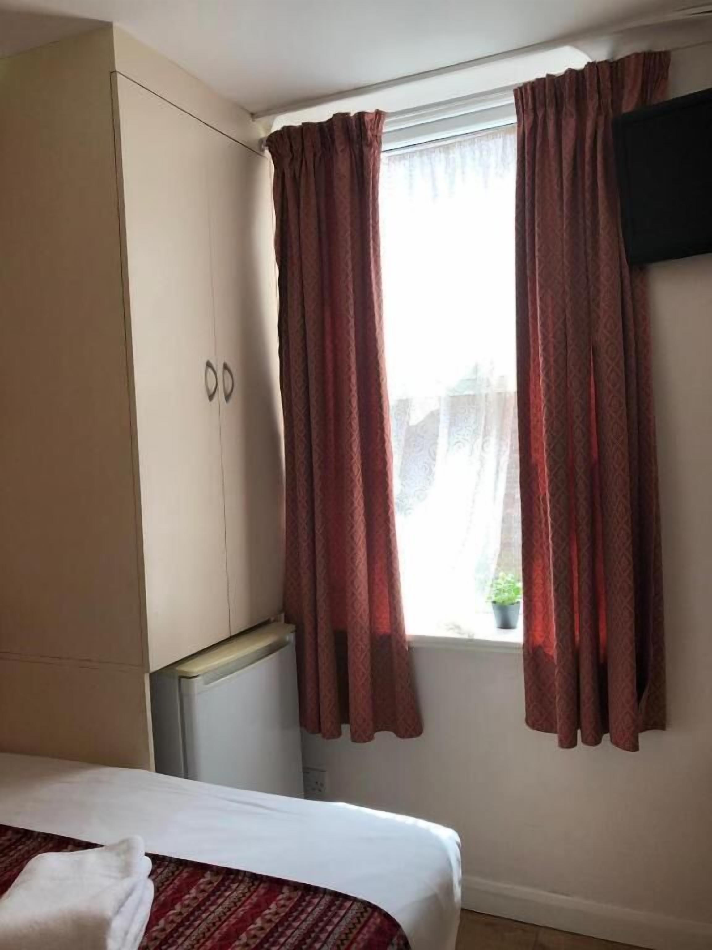 Single Room, Non Smoking | Desk, free WiFi
