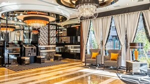 A luxurious lobby with a grand chandelier, patterned walls, and a marble floor. - Apa Hotel A Namba Minami Ebisucho Ekia (Osaka)