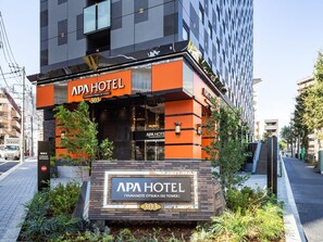 A modern building with a sign for APA HOTEL (Yamanote Otsuka Eki Tower) at the entrance. - Apa Hotel Yamanote Otsukaeki Tower (Tokyo)