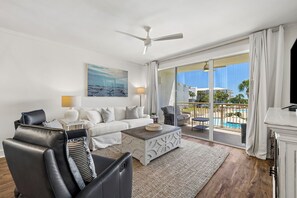 TV, offices - HP 223 You Are My Sunshine @ High Pointe | Lagoon Pool | Tennis & Pickleball (High Pointe Resort)