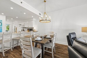 Dining - HP 223 You Are My Sunshine @ High Pointe | Lagoon Pool | Tennis & Pickleball (High Pointe Resort)