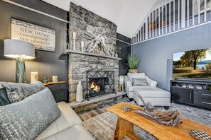Living area - Newly Renovated 4-Bedroom Luxury Chalet in Gated Big Bass Lake Community (Gouldsboro)