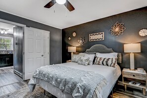 Room - Newly Renovated 4-Bedroom Luxury Chalet in Gated Big Bass Lake Community (Gouldsboro)