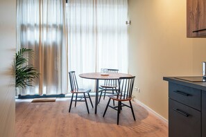 Dining - Modern Studio Apartment (Berlin)