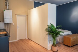 WiFi, bed sheets - Modern Studio Apartment (Berlin)