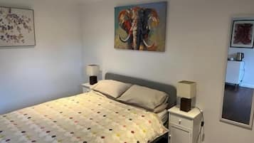 Senior Double Room, Garden View | Wi-fi percuma