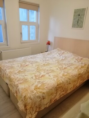 1 slaapkamer, een strijkplank/strijkijzer, wifi, beddengoed