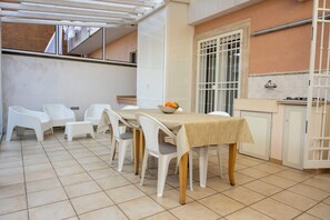 Outdoor dining - Spacious apartment near the sea in Monopoli (Monopoli)