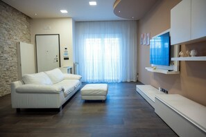 Smart TV - Spacious apartment near the sea in Monopoli (Monopoli)