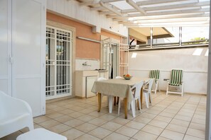 Outdoor dining - Spacious apartment near the sea in Monopoli (Monopoli)