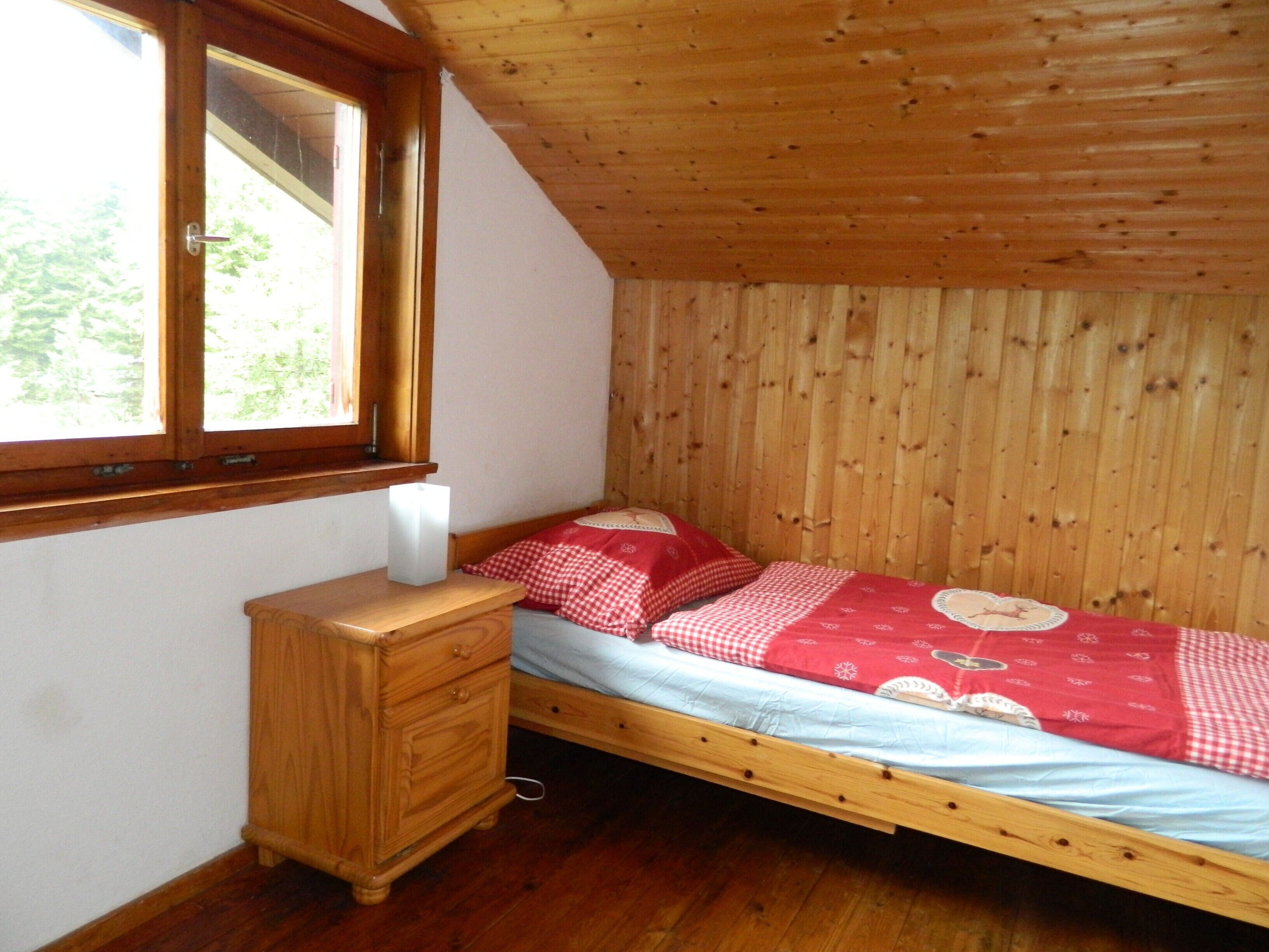 4 bedrooms, bed sheets