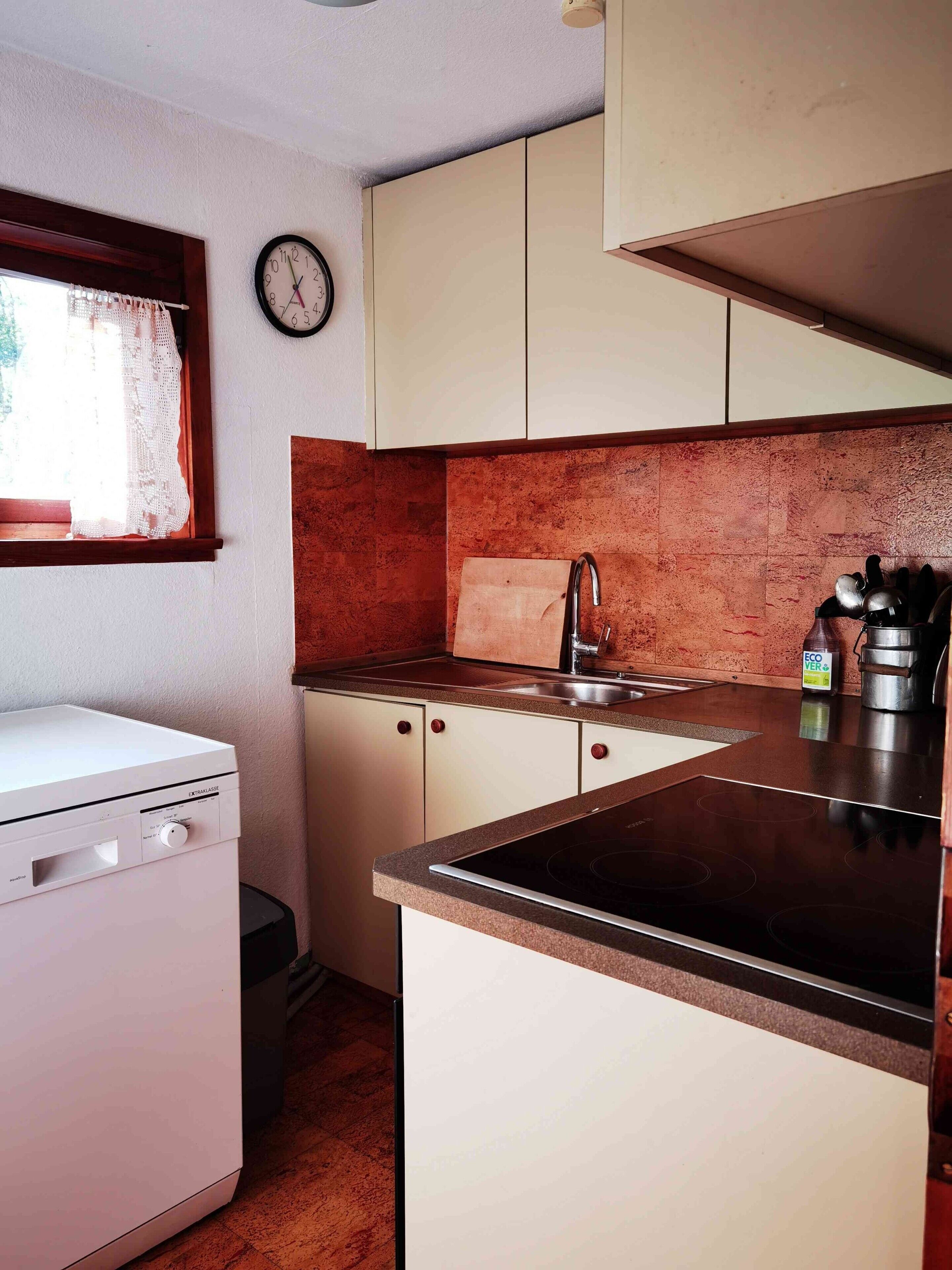 Kühlschrank, Ofen, Herdplatte, Geschirrspüler