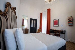 Iron/ironing board, travel crib, WiFi, bed sheets - Vrbo Property (Siracusa)