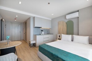 Superior Double Room, Balcony, Sea View | In-room safe, free WiFi - Marina Club (Batumi)