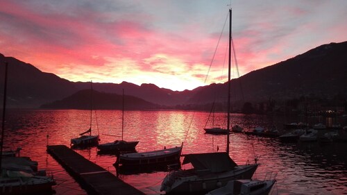 Sweet Holiday!A bright studio-apartment in the heart of Lenno, close to the lake