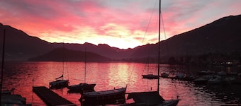 Sweet Holiday!A bright studio-apartment in the heart of Lenno, close to the lake