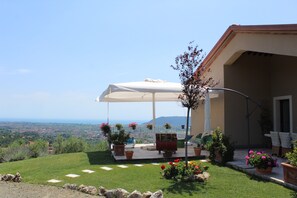 Terrace/patio - Apartment 'A Fosdinovo' with Mountain View, Wi-Fi and Air Conditioning (Fosdinovo)