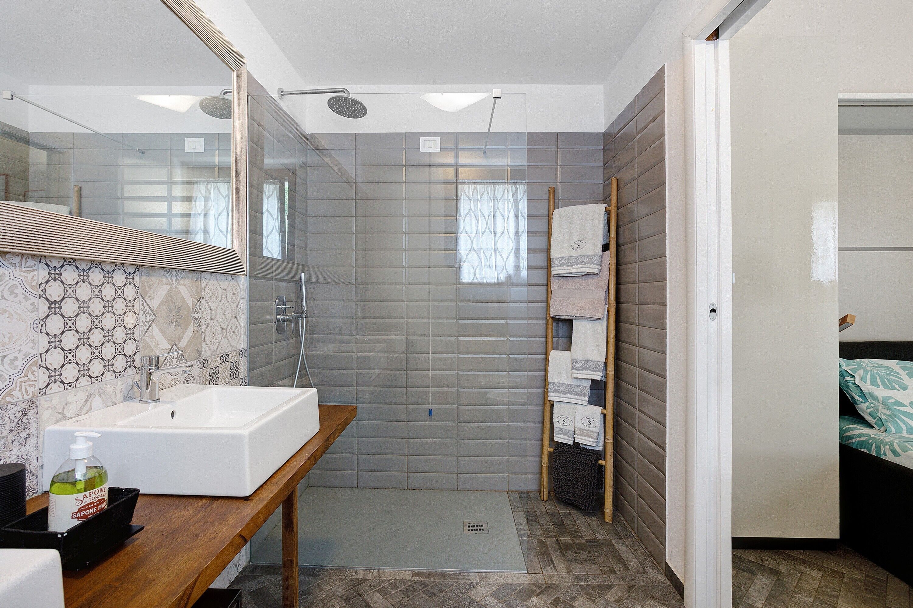 Douche, serviettes fournies