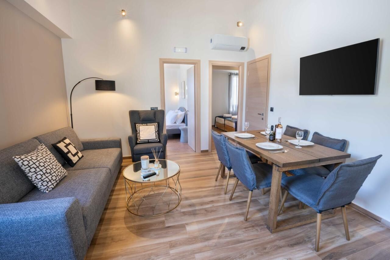 Appartement, 2 slaapkamers, niet-roken, uitzicht op zee | Woonruimte | Flatscreentelevisie