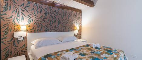 WiFi, bed sheets