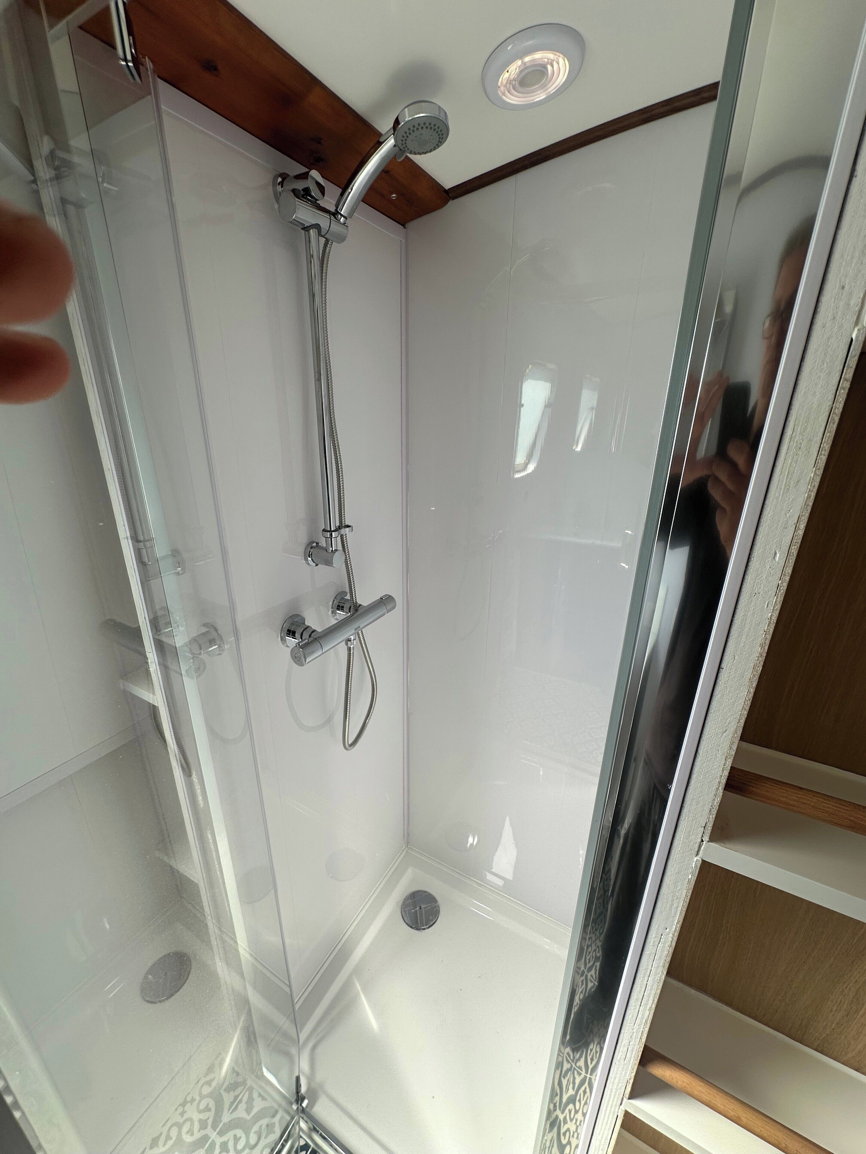 Shower dan handuk