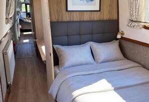 3 bedrooms, free WiFi, bed sheets - Narrowboat Stern - Stratford - Stay6 - Petfriendly (Stratford-upon-Avon)