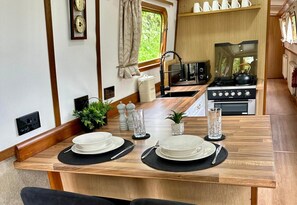 Microwave, oven, kompor, dan ketel listrik