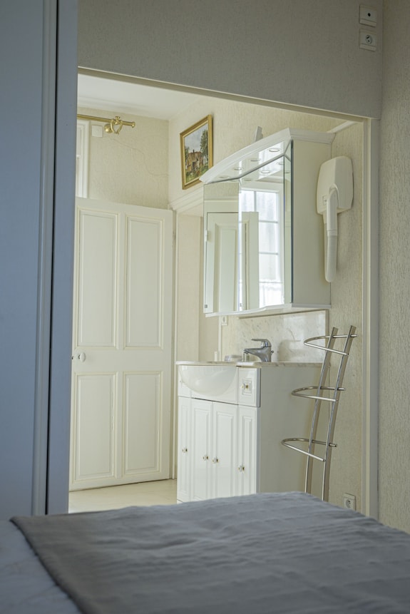 Apartment-traditional-ensuite With Shower-sea View - Luc-sur-Mer