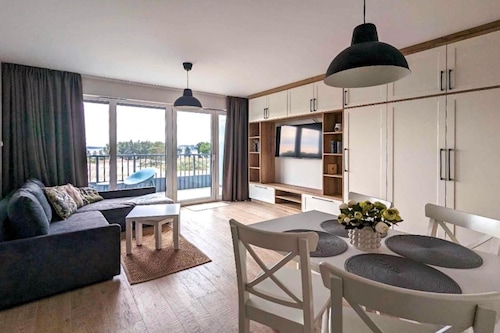 Seaside Dziwnów Apartment for 4 with Balcony