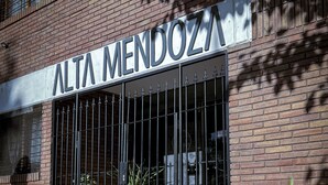 A building with a sign reading 'ALTA MENDOZA' and a metal gate in front. - Hotel Alta Mendoza (Mendoza)